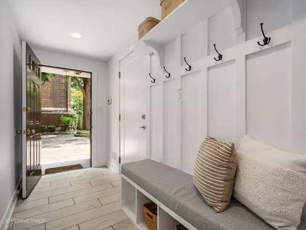 Chicago, IL 60610,55 W Goethe ST #1240