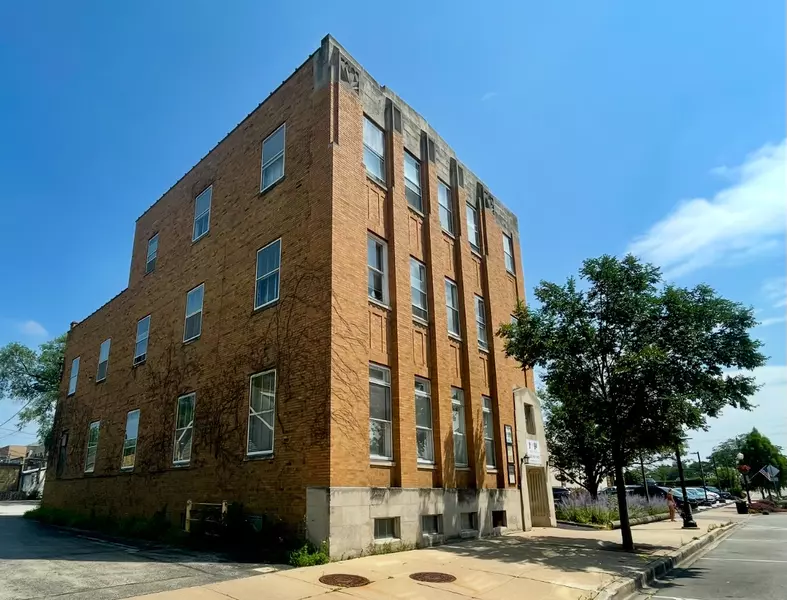 4949 Forest AVE #200, Downers Grove, IL 60515