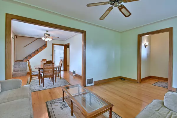 Chicago, IL 60646,5926 N Nagle AVE