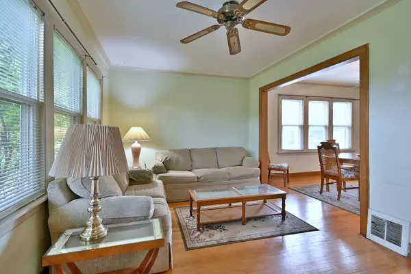 Chicago, IL 60646,5926 N Nagle AVE