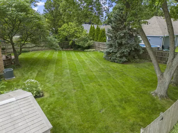 Wheaton, IL 60189,2002 Middleton DR