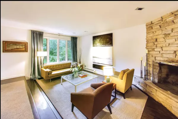 Chicago, IL 60646,6782 N Jean AVE