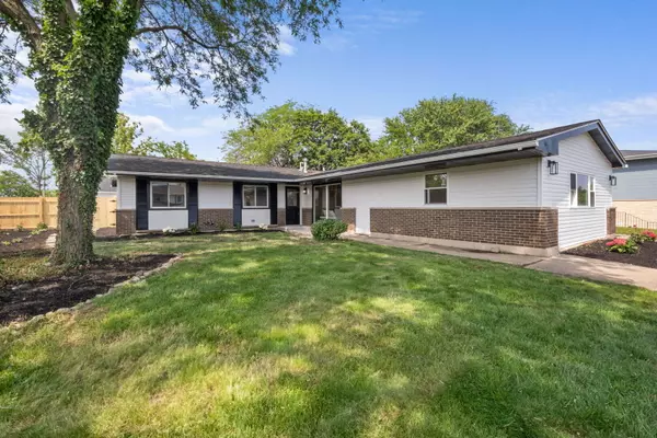450 Manor Hill LN, Lombard, IL 60148