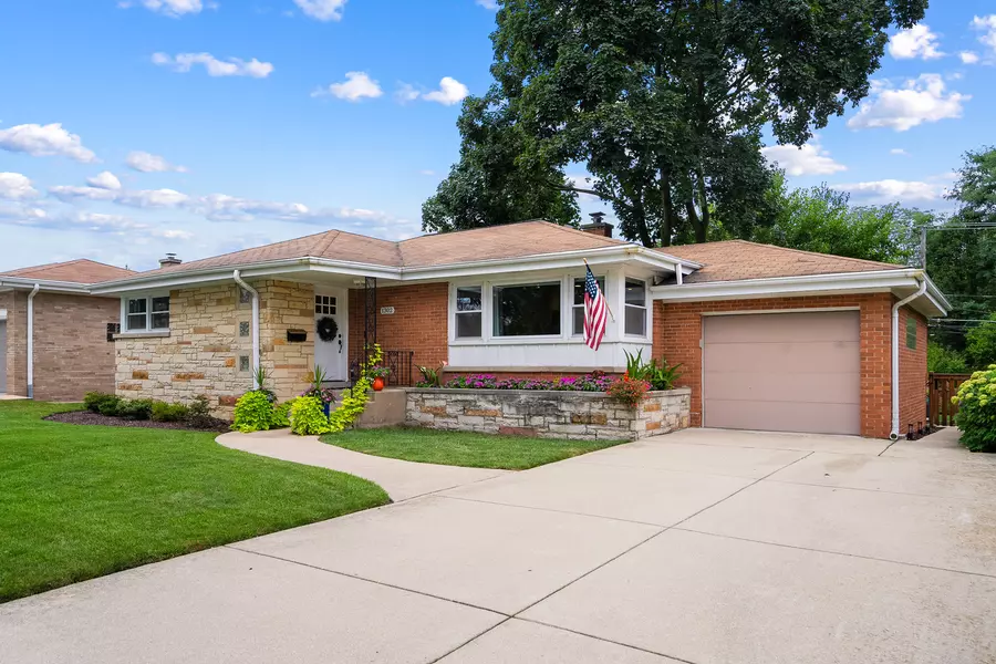 1302 W Campbell ST, Arlington Heights, IL 60005