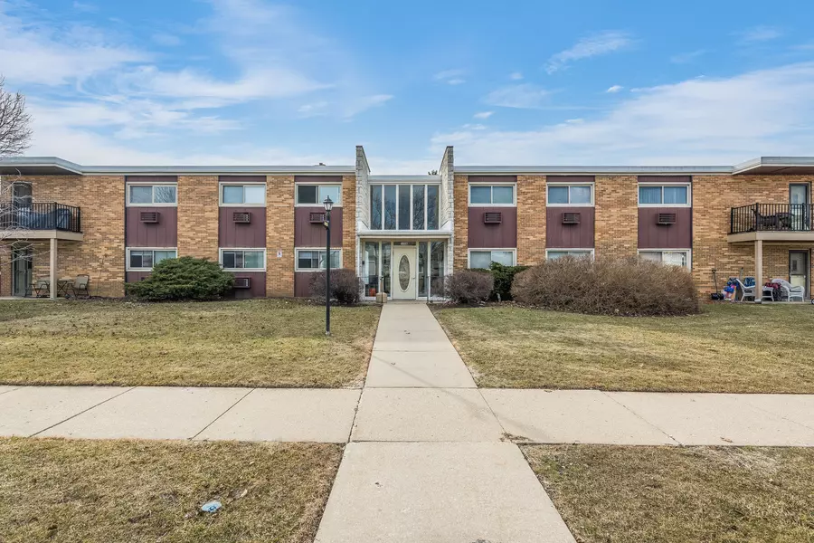 120A Collen DR #202, Lombard, IL 60148