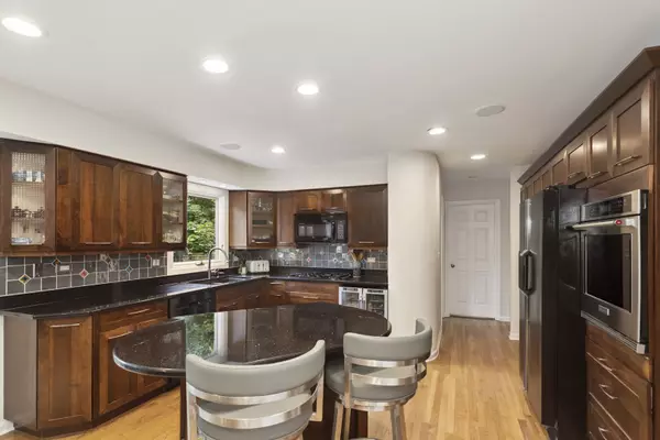 Libertyville, IL 60048,1017 Dawes ST