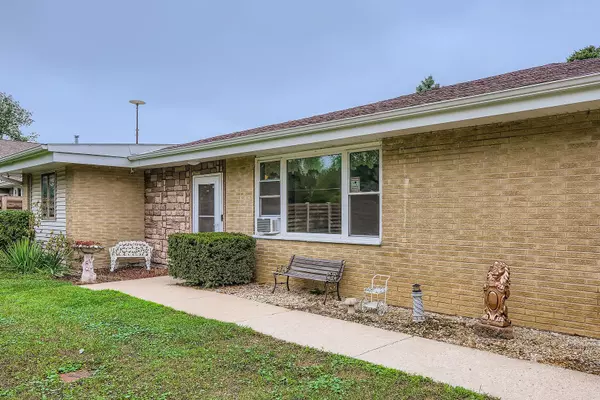 Antioch, IL 60002,26066 W Oak AVE