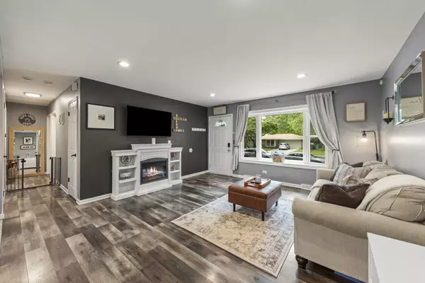 North Aurora, IL 60542,203 Lilac LN