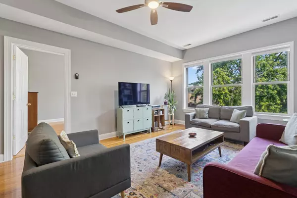 Chicago, IL 60637,715 E 62nd ST #3