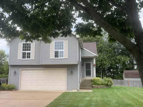 965 Amberwood PL, Mchenry, IL 60050