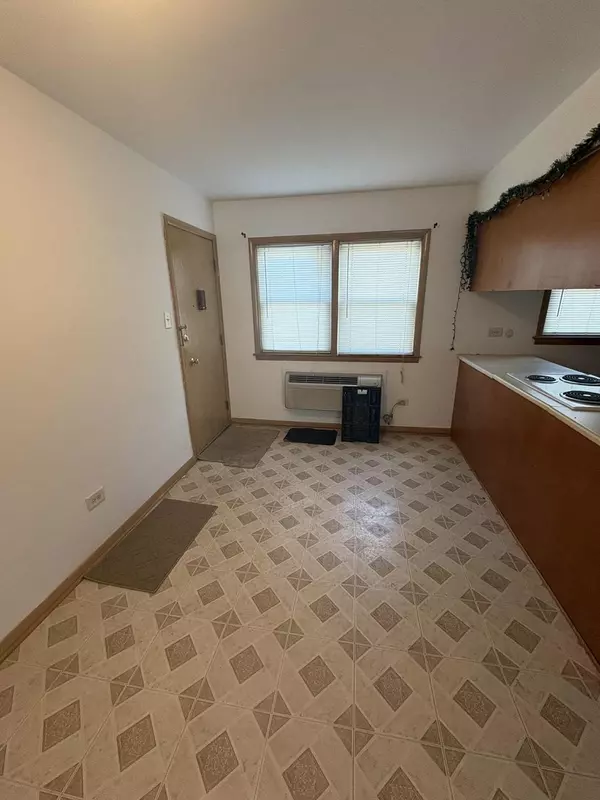 Chicago, IL 60652,8000 S Pulaski RD #201