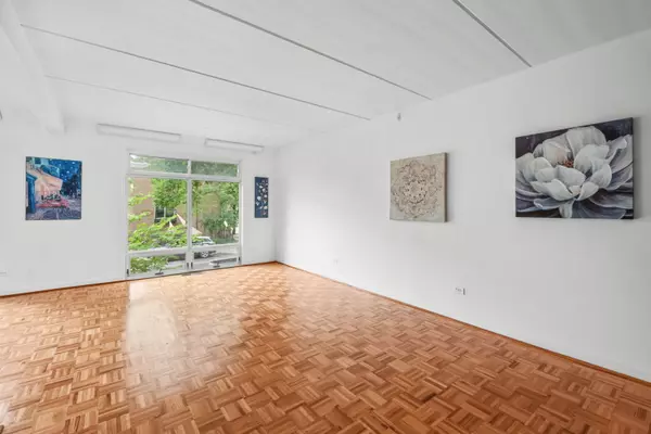 Chicago, IL 60637,5517 S Dorchester AVE