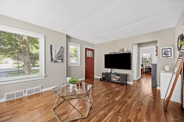 Villa Park, IL 60181,639 S Oakland AVE