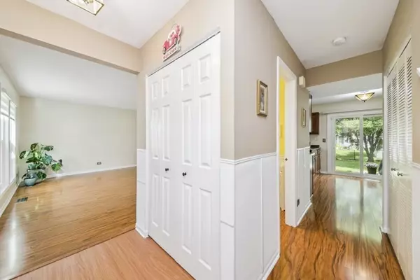 Wheeling, IL 60090,688 Equestrian DR