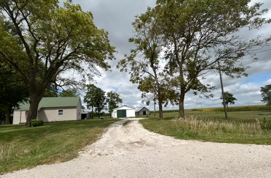 2943 E 2500 North RD, Armstrong, IL 61812