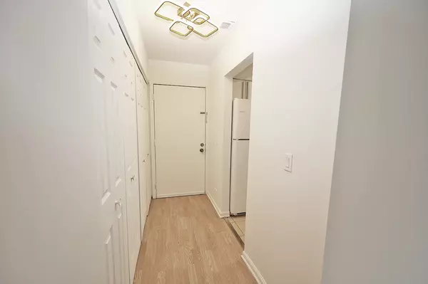 Elk Grove Village, IL 60007,900 Perrie DR #104