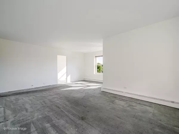 Chicago, IL 60640,4920 N Marine DR #S402