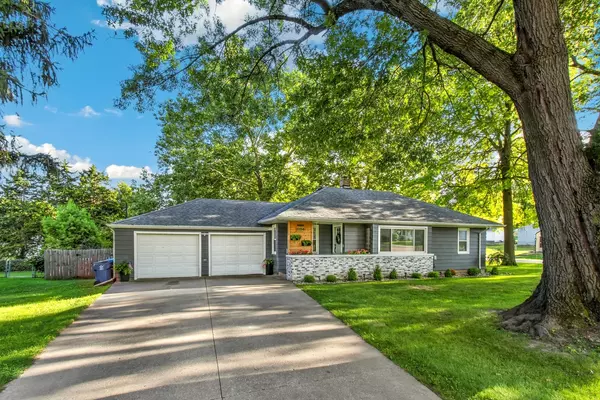 1104 University ST, Dixon, IL 61021