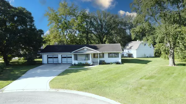 911 E Locust ST, Watseka, IL 60970