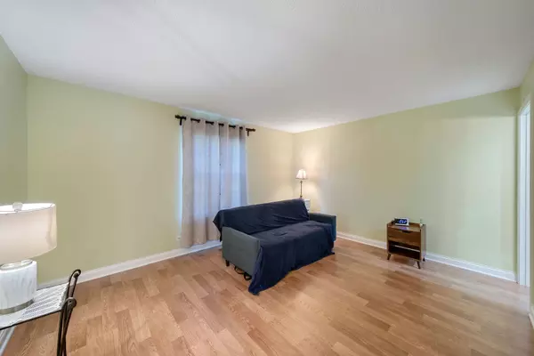 Buffalo Grove, IL 60089,766 WHITE PINE RD #6B1