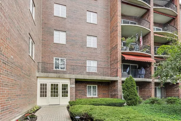 Glen Ellyn, IL 60137,519 N Main ST #4EN