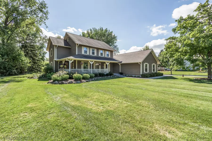 4 Bent Tree CT, Hawthorn Woods, IL 60047