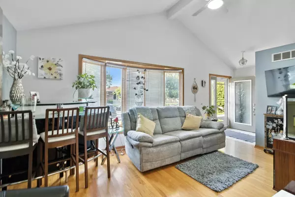 Chicago, IL 60638,7051 W 64th PL