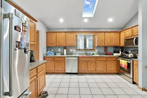 Chicago, IL 60638,7051 W 64th PL