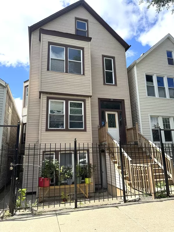 Chicago, IL 60647,1632 N Fairfield AVE #2