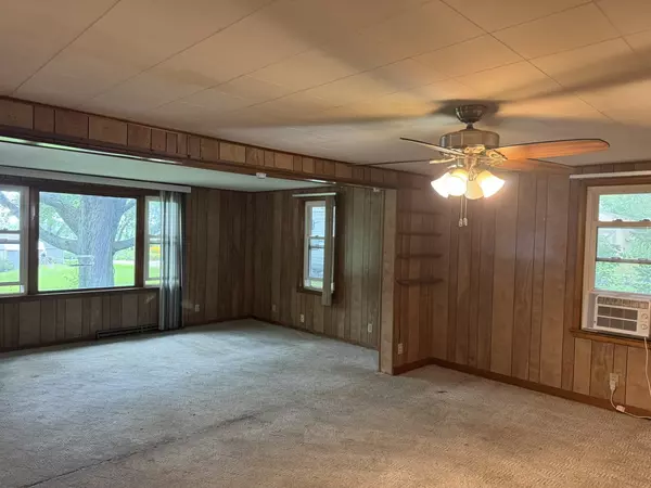 Rockford, IL 61109,1826 Leonard RD