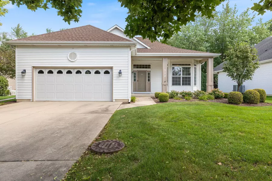 712 Sanctuary LN, Joliet, IL 60435