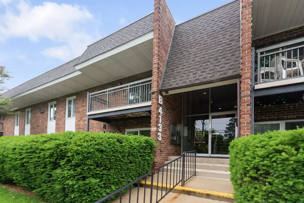 Downers Grove, IL 60515,4133 Saratoga AVE #B-220