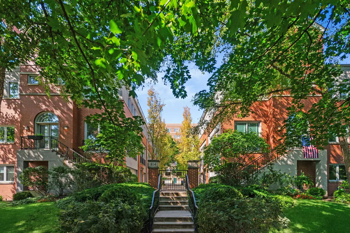 Evanston, IL 60202,816 Hinman AVE #4