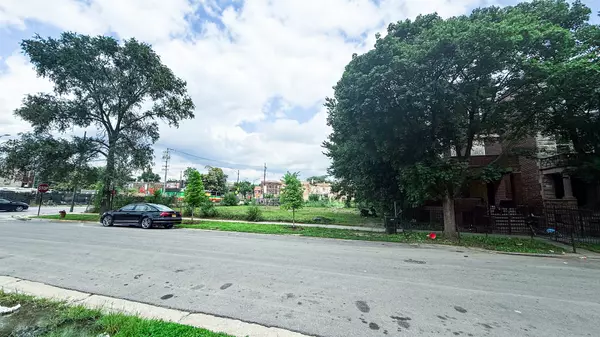 Chicago, IL 60624,3942 W Gladys AVE