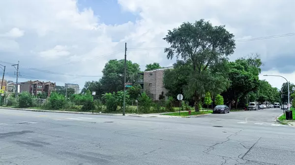 Chicago, IL 60624,3942 W Gladys AVE