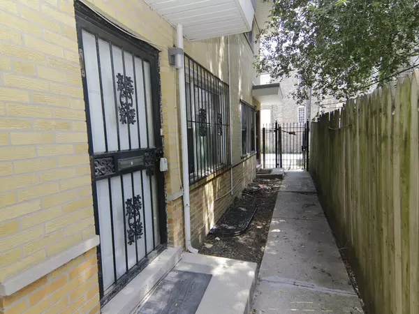 Chicago, IL 60649,7251 S Ridgeland AVE #E