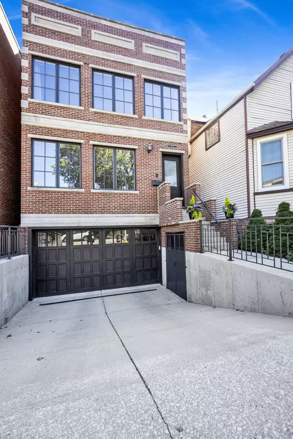 1433 W Winnemac AVE, Chicago, IL 60640