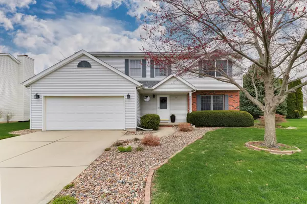 10 Weathervane CT, Bloomington, IL 61704