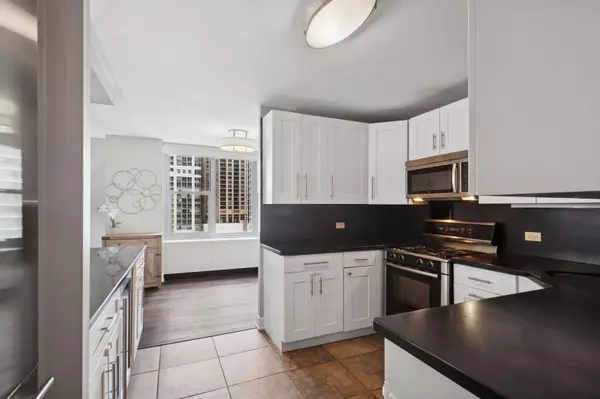 Chicago, IL 60601,400 E Randolph ST #930