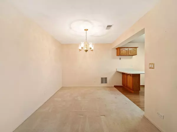 Glen Ellyn, IL 60137,464 Raintree DR #2D