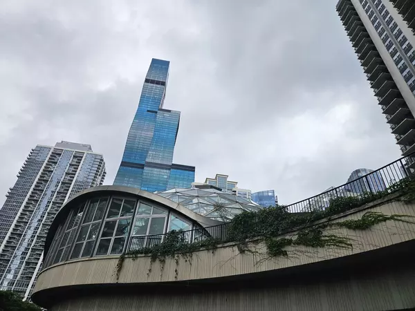 Chicago, IL 60601,400 E Randolph ST #1229