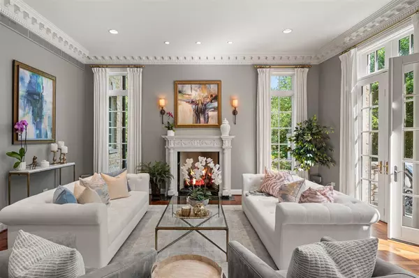 Northfield, IL 60093,2301 Clover LN