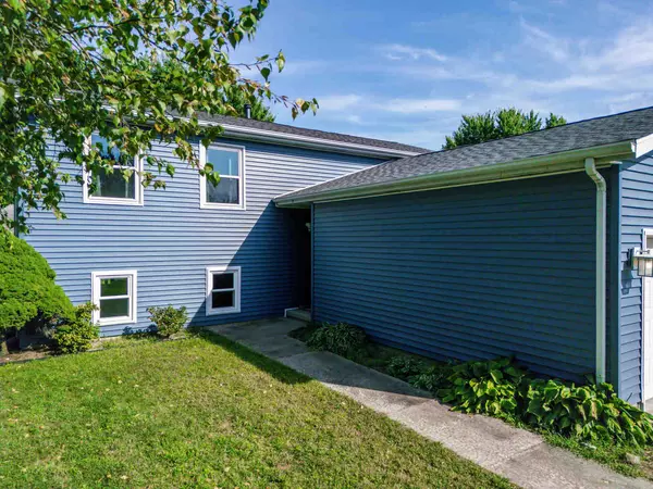 Bloomington, IL 61705,2724 Rocksbury DR