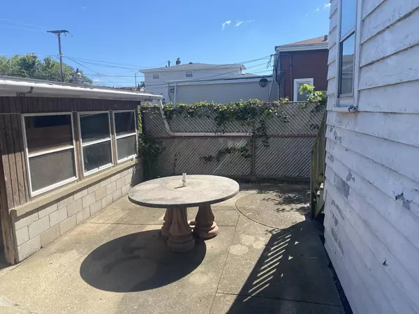 Chicago Heights, IL 60411,105 E 24th ST