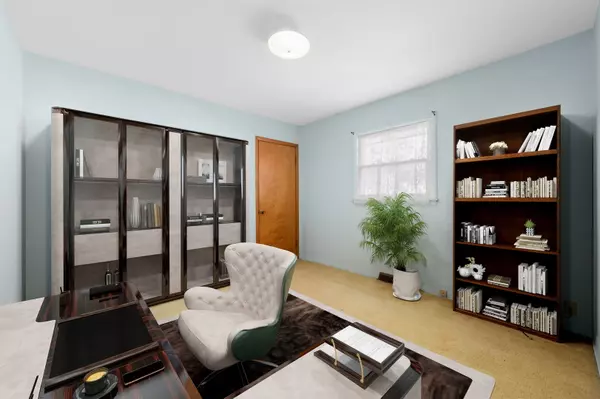 Chicago Ridge, IL 60415,6517 W 102nd PL