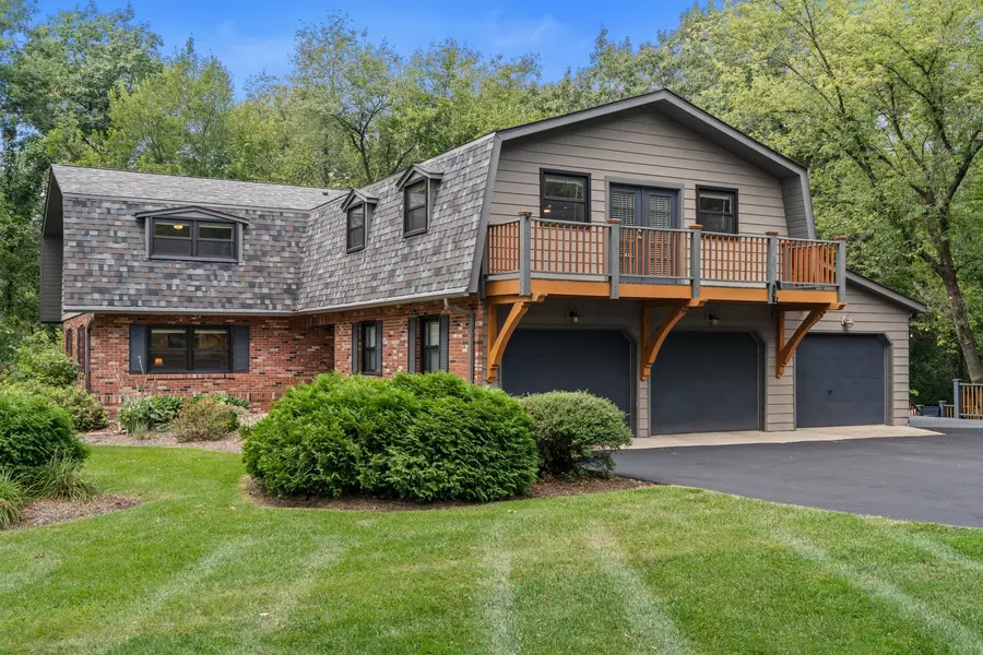 906 Bridle LN, Cary, IL 60013