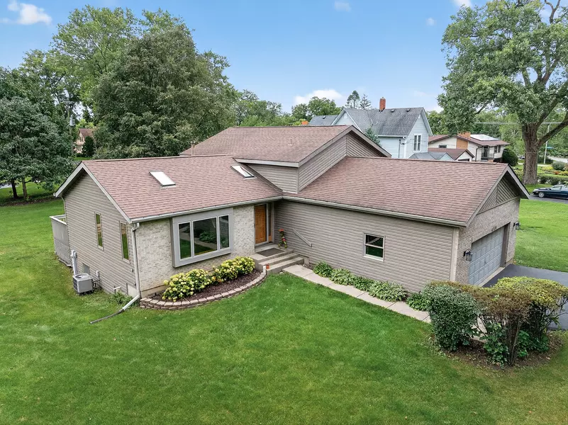 458 Lake AVE, Crystal Lake, IL 60014