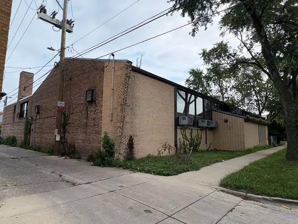 Chicago, IL 60649,7550 S Phillips AVE