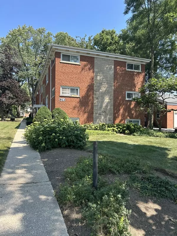 Wheaton, IL 60187,921 & 933 N College AVE