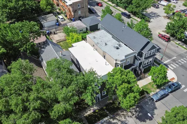 Chicago, IL 60647,3575 W DICKENS AVE